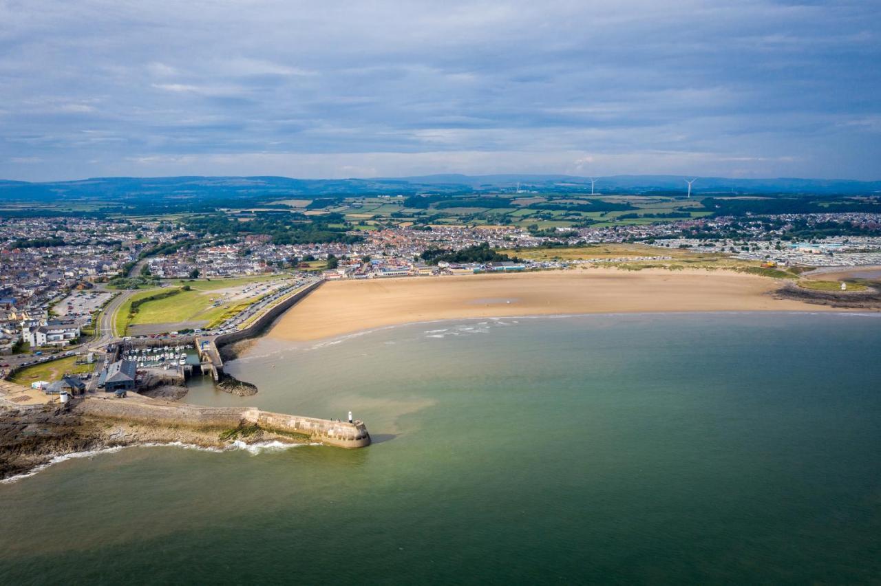 Coastal Retreat Town Centre Entire Property, Very Close To Sea & Restaurants, 2 King Size Beds Porthcawl Exterior photo