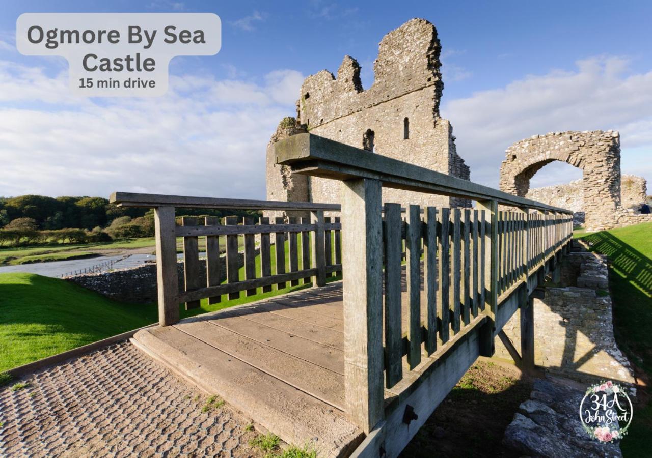 Coastal Retreat Town Centre Entire Property, Very Close To Sea & Restaurants, 2 King Size Beds Porthcawl Exterior photo