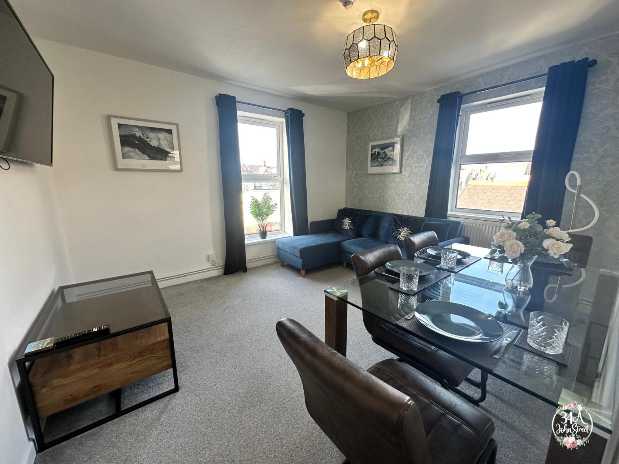Coastal Retreat Town Centre Entire Property, Very Close To Sea & Restaurants, 2 King Size Beds Porthcawl Exterior photo