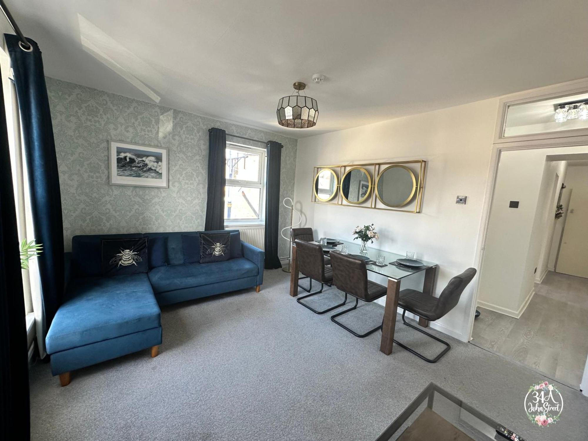 Coastal Retreat Town Centre Entire Property, Very Close To Sea & Restaurants, 2 King Size Beds Porthcawl Exterior photo