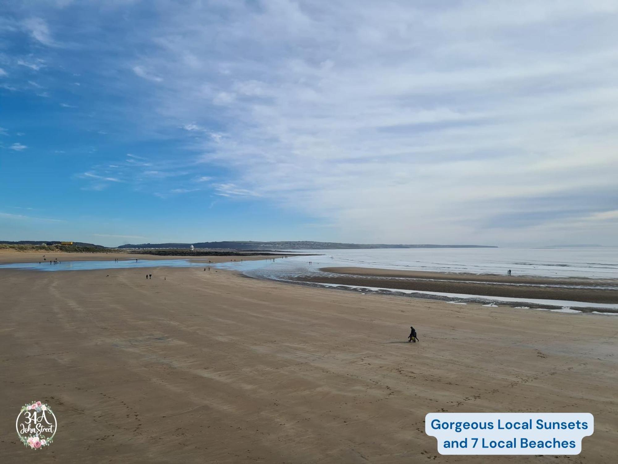 Coastal Retreat Town Centre Entire Property, Very Close To Sea & Restaurants, 2 King Size Beds Porthcawl Exterior photo