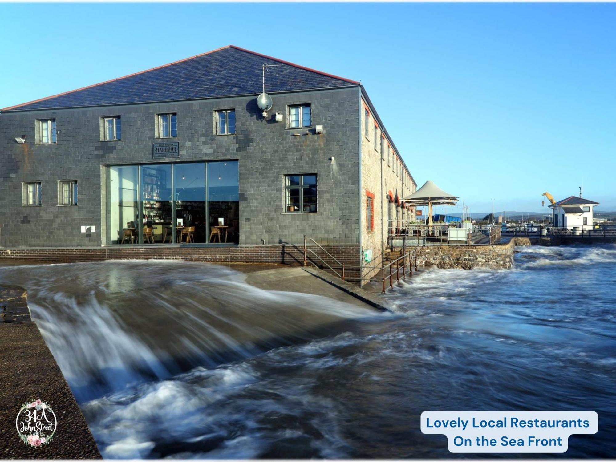Coastal Retreat Town Centre Entire Property, Very Close To Sea & Restaurants, 2 King Size Beds Porthcawl Exterior photo