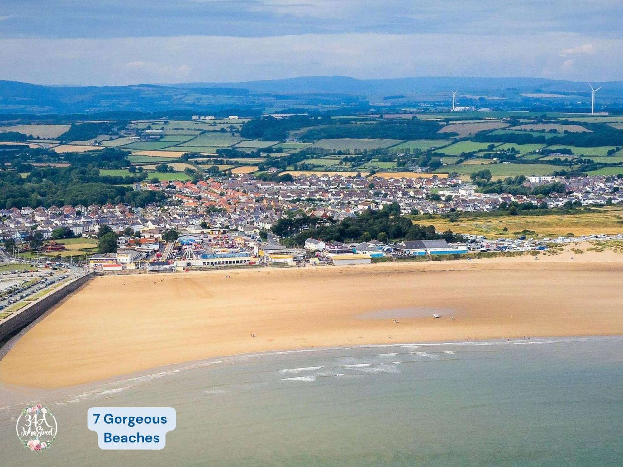 Coastal Retreat Town Centre Entire Property, Very Close To Sea & Restaurants, 2 King Size Beds Porthcawl Exterior photo